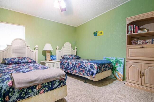 Building Photo - 3146 Longview Dr