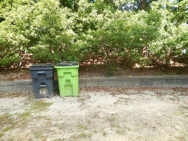 Building Photo - 210 Tallula Ln