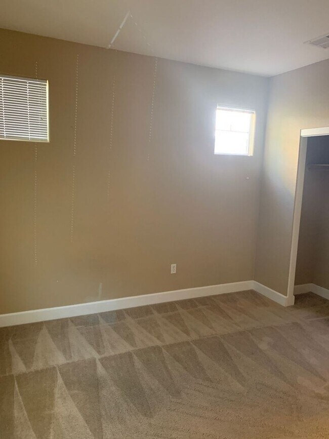 Building Photo - 4BR/3BA Single Family House - Brentwood