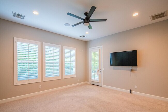 Building Photo - 3850 E Crittenden Ln