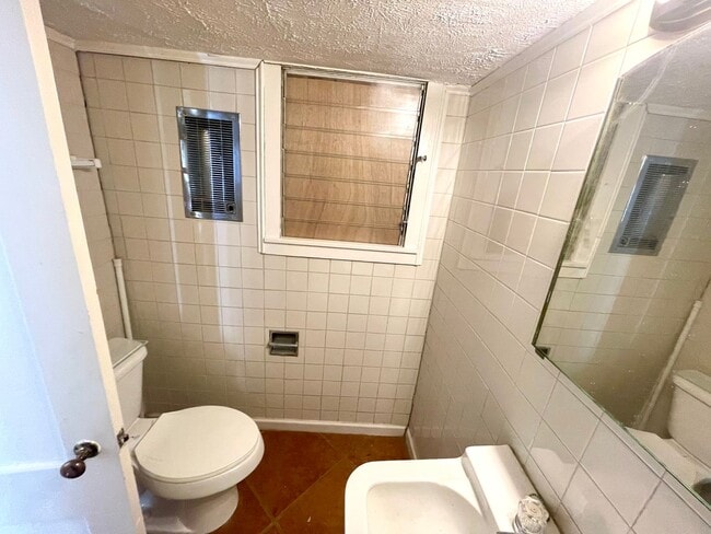 Building Photo - Spacious 1 Bed/2 Bath "Mother-In-Law" Suite in Belhaven!!!