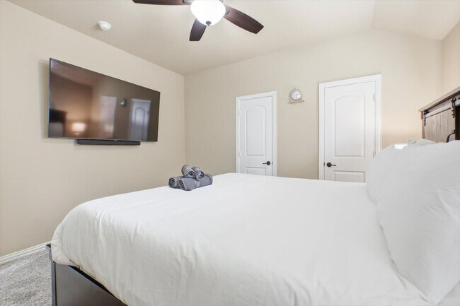 Building Photo - 1370 Pelican Dr