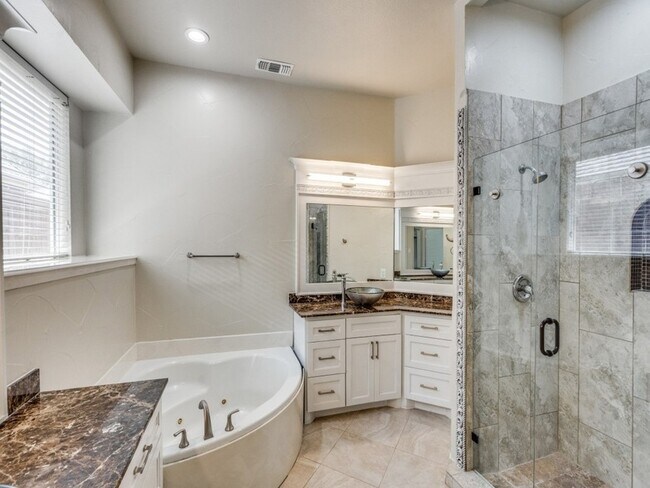 Building Photo - 4612 Old Pond Dr
