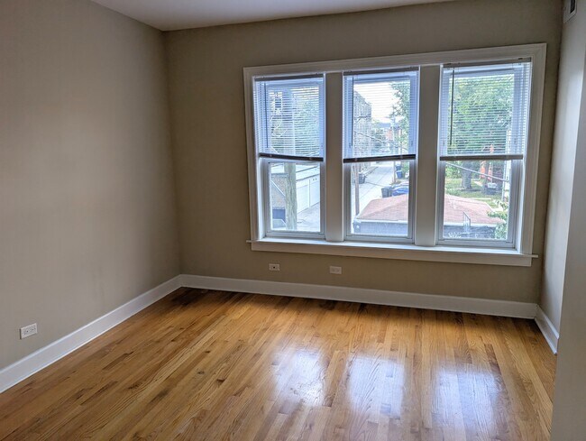 Building Photo - 142 Elmwood Ave