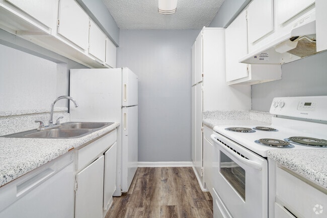 Primary Photo - Estrella Park Apartments