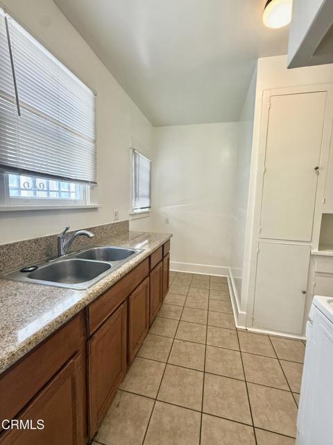 Building Photo - 208 S New Hampshire Ave