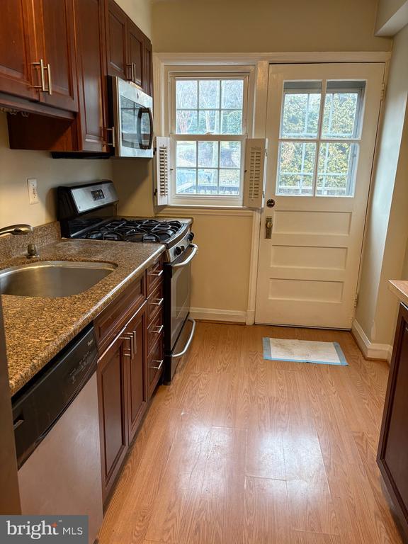 Building Photo - 146 Dumbarton Rd