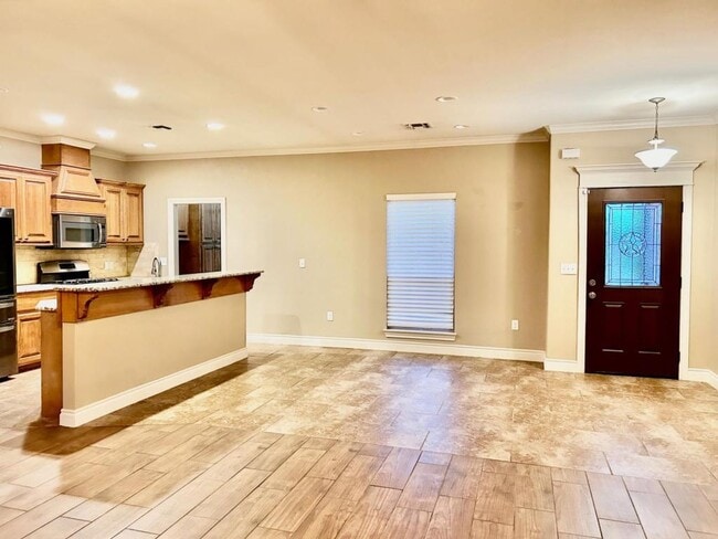 Building Photo - 1534 NE Stone House Dr