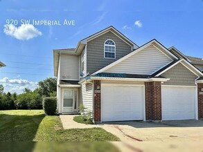 Building Photo - Fantastic 3BR 2.5 BA Home w/ Granite + Garage in Blue Springs