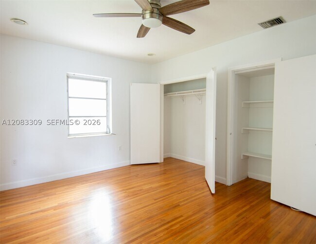 Building Photo - 6090 SW 27th St