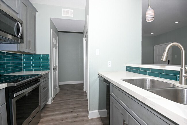 Building Photo - 18809 Egret Bay Blvd