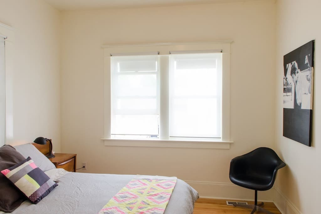 Building Photo - 1523 SE Ankeny St