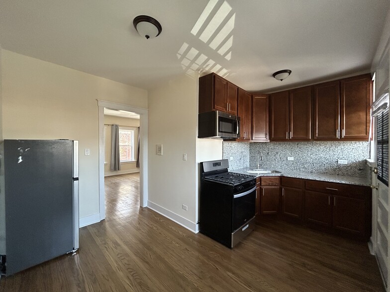 Building Photo - 2661 N Spaulding Ave