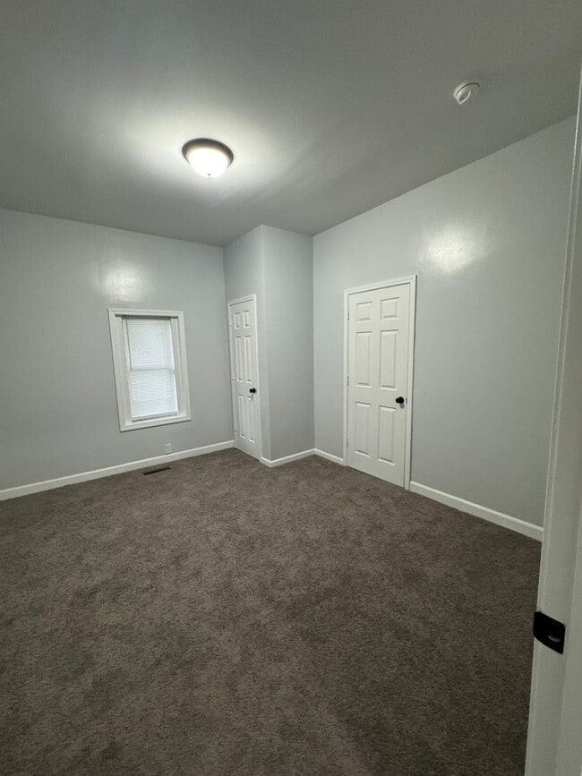 Building Photo - Remodeled 2 bedroom/ 2 bath home