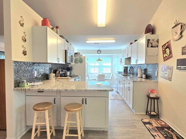 Building Photo - Beautiful, Furnished 2/2 Home For Rent in ...