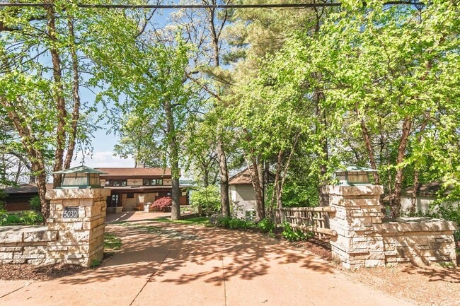 Building Photo - Lake Mendota Dream Home in Desirable Sprin...