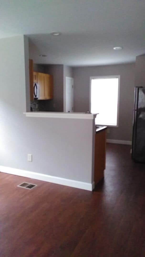 Building Photo - 2 BD/ 2 BA