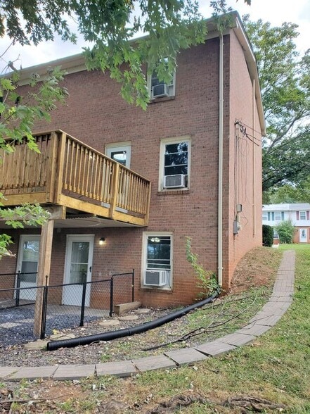 Building Photo - 117 S Shenandoah Ave