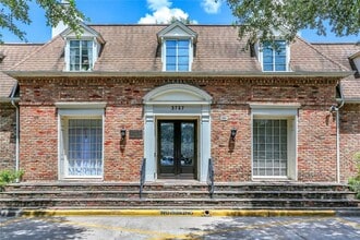 Building Photo - 2727 Briarhurst Dr