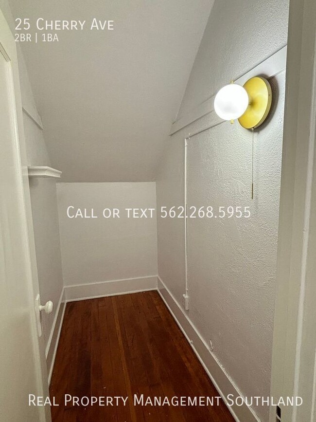 Building Photo - Beautiful 2 Bedroom 1 Bath available now i...