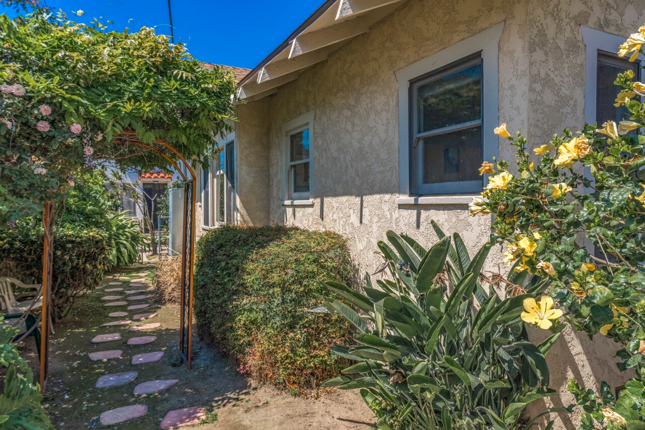 Private Side Garden exclusively for the House - 367 Junipero Ave