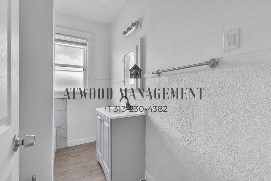 Building Photo - 4811 Seyburn St