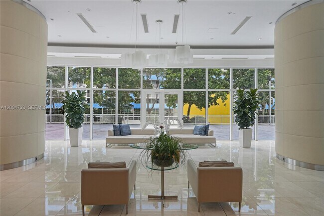 Building Photo - 2101 Brickell Ave