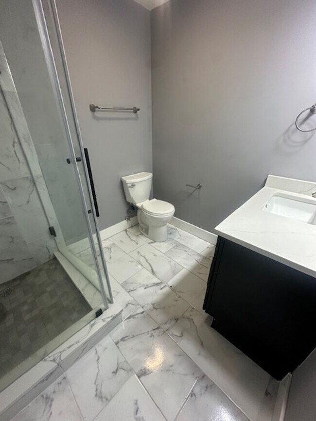 Building Photo - Stunning Fully Remodeled Home in Friendshi...