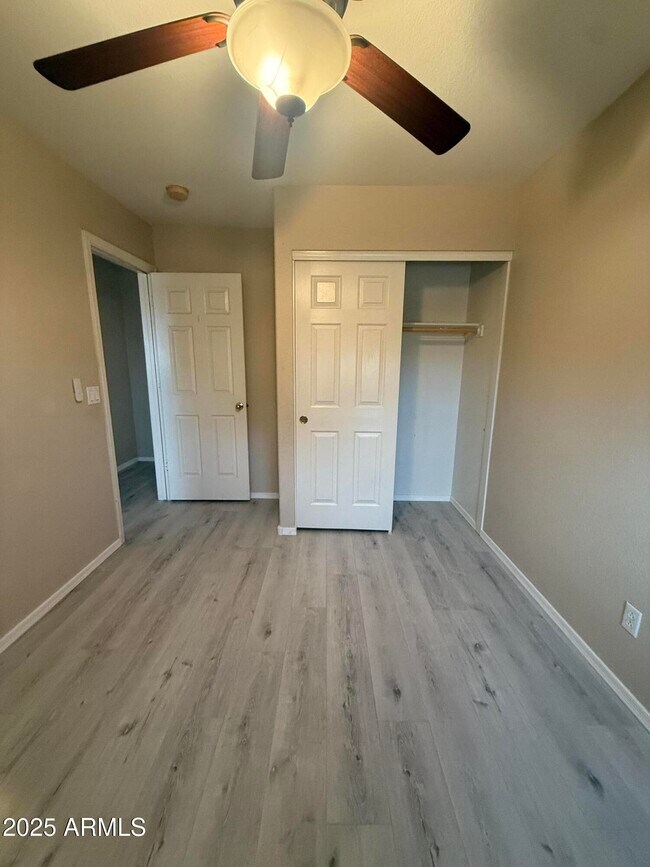 Building Photo - 1266 W Kingbird Dr