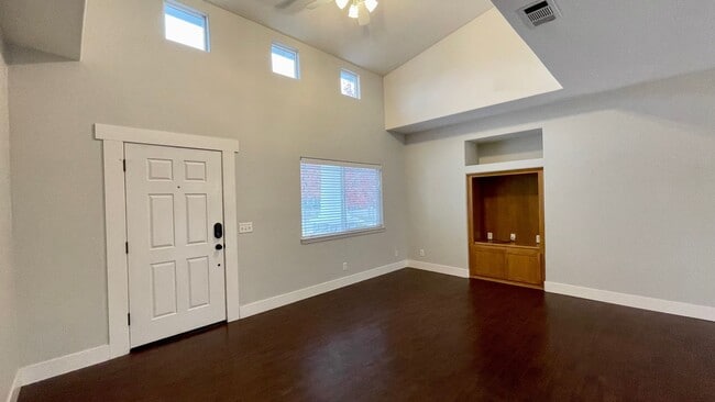 Building Photo - Single Level 4-Bedroom with 3-Car Garage in Berry Gardens