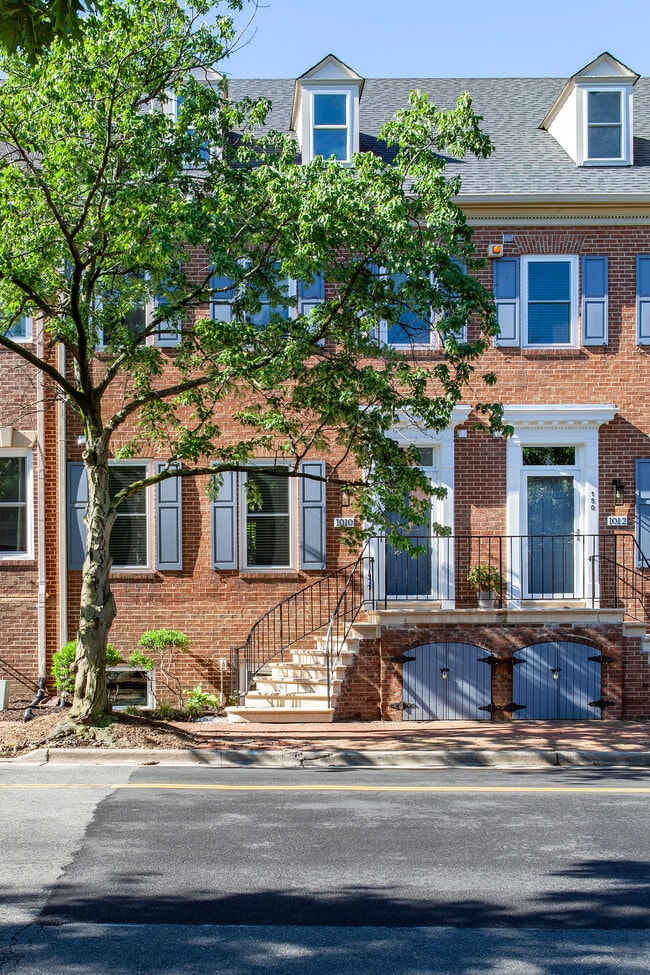 Building Photo - 1010 Duke St