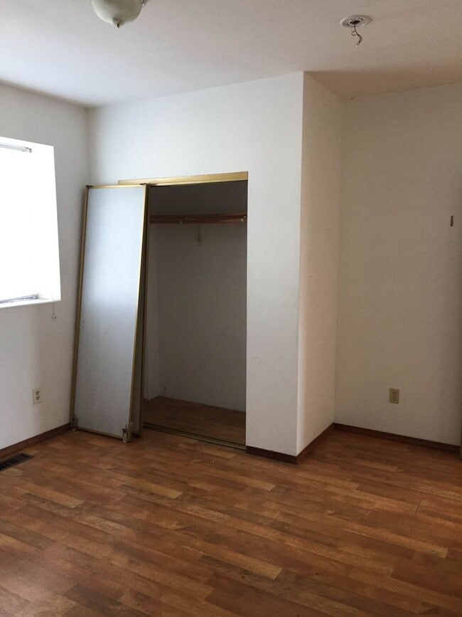 Primary Photo - 121 W 1st St