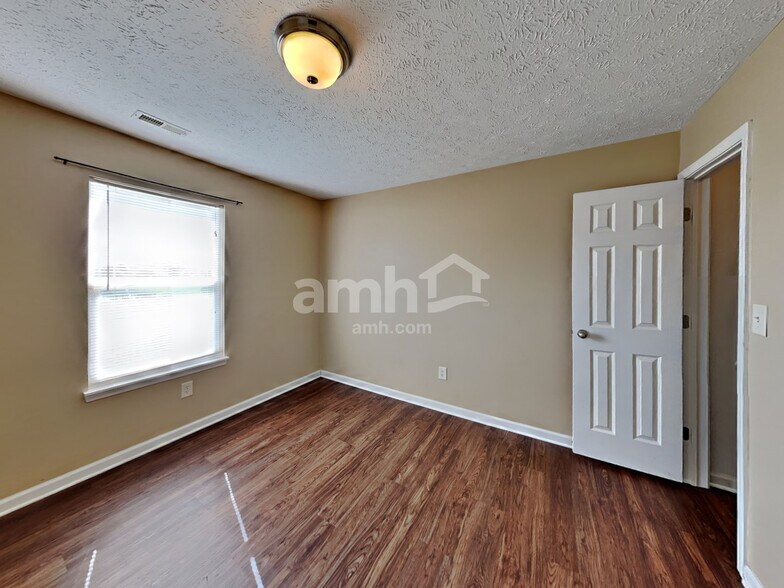 Building Photo - 6651 Wilmot Ln