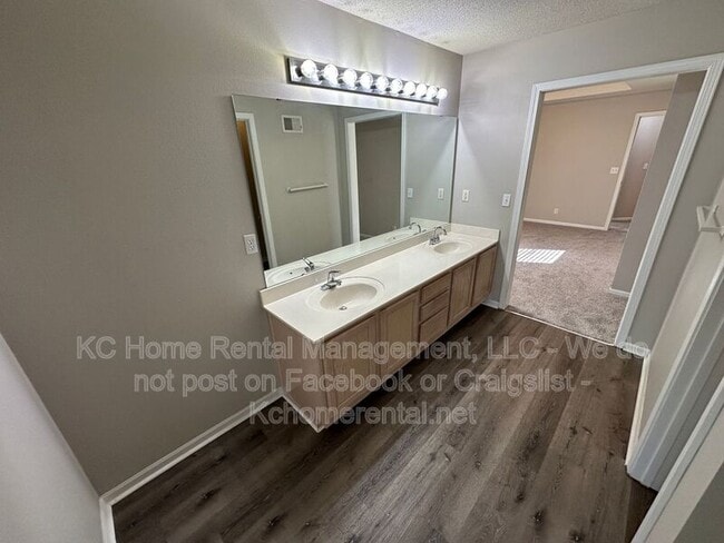 Building Photo - 8042 N Elmwood Ave