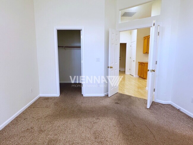 Building Photo - 2736 Genesee Dr