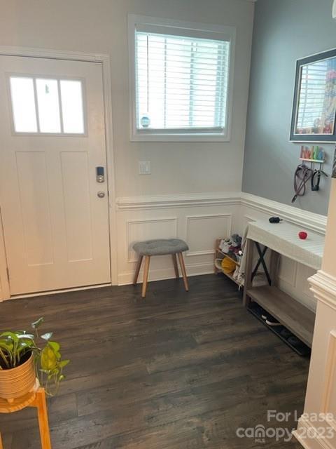 Building Photo - 4 bedrooms 3 bath town home in amenity fil...