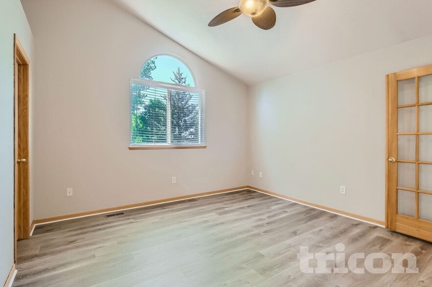 Building Photo - 2215 Sweetwater Creek Dr