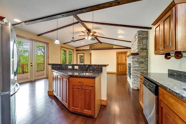 Building Photo - 651 Chalk Hill Rd