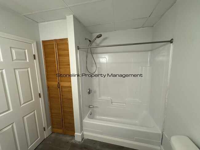 Building Photo - 21 Kenyon Ave