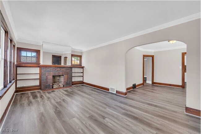 Building Photo - 10602 Langton Ave