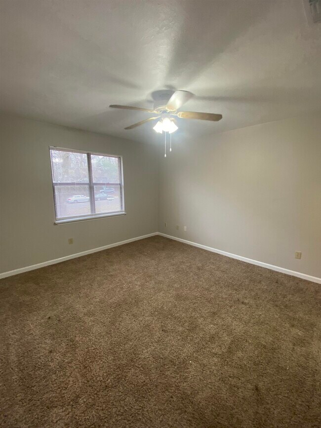 Building Photo - 2923 Woodrich Dr