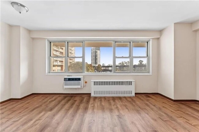 Building Photo - Newly Renovated 1 Bedroom 1 Bathroom  Avai...