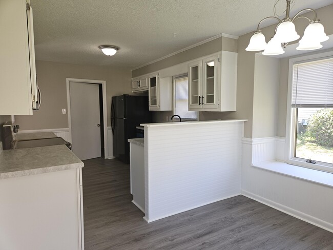 Building Photo - 107 Robinwood Dr