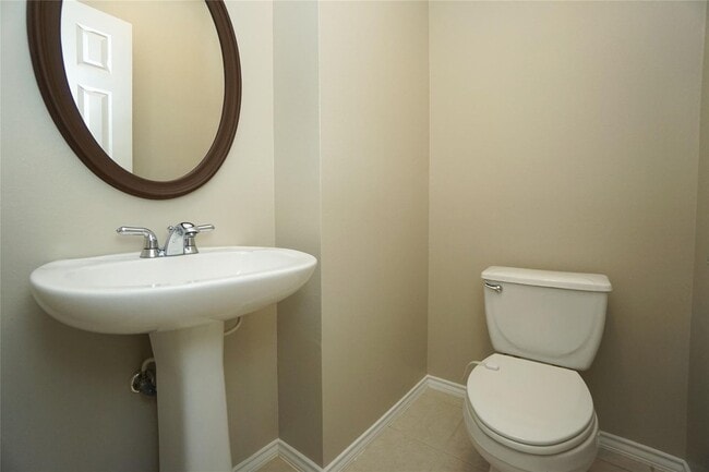 Building Photo - Location, Location! A Must-See Midtown Gem!