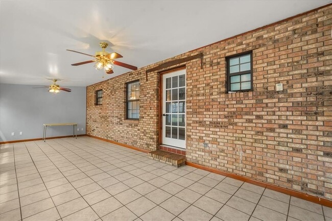 Building Photo - 3303 Massee Rd