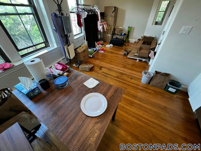 Building Photo - 116 Willow St