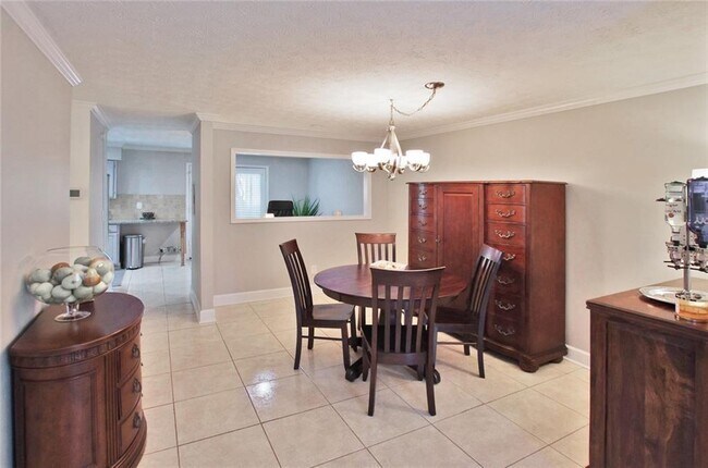Building Photo - 1701 Cedar Chase Ln NE