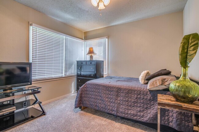 Building Photo - PRE-LEASING for AUGUST Move in - Recently Remodeled 4/2/1 near Texas Tech