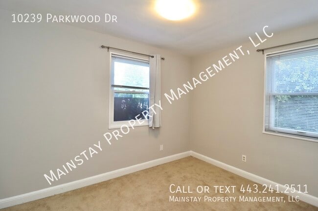 Building Photo - 10239 Parkwood Dr