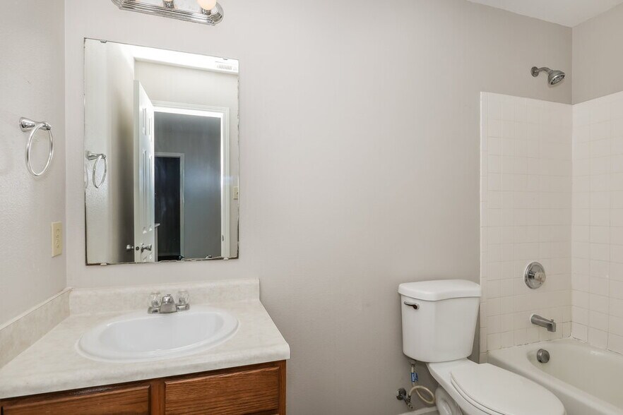 Building Photo - 10936 Mansfield Way